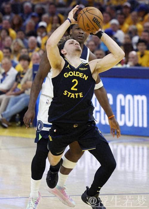 波杰姆斯基出战22分钟，投篮命中率低，取得2分2篮板4助攻