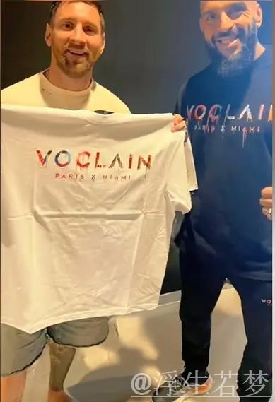 苏亚雷斯自在漫步，无保镖随行，宛若置身家乡！